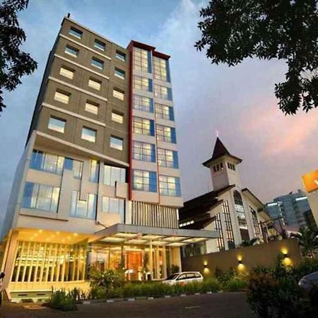V Hotel Tebet Jakarta Exterior photo