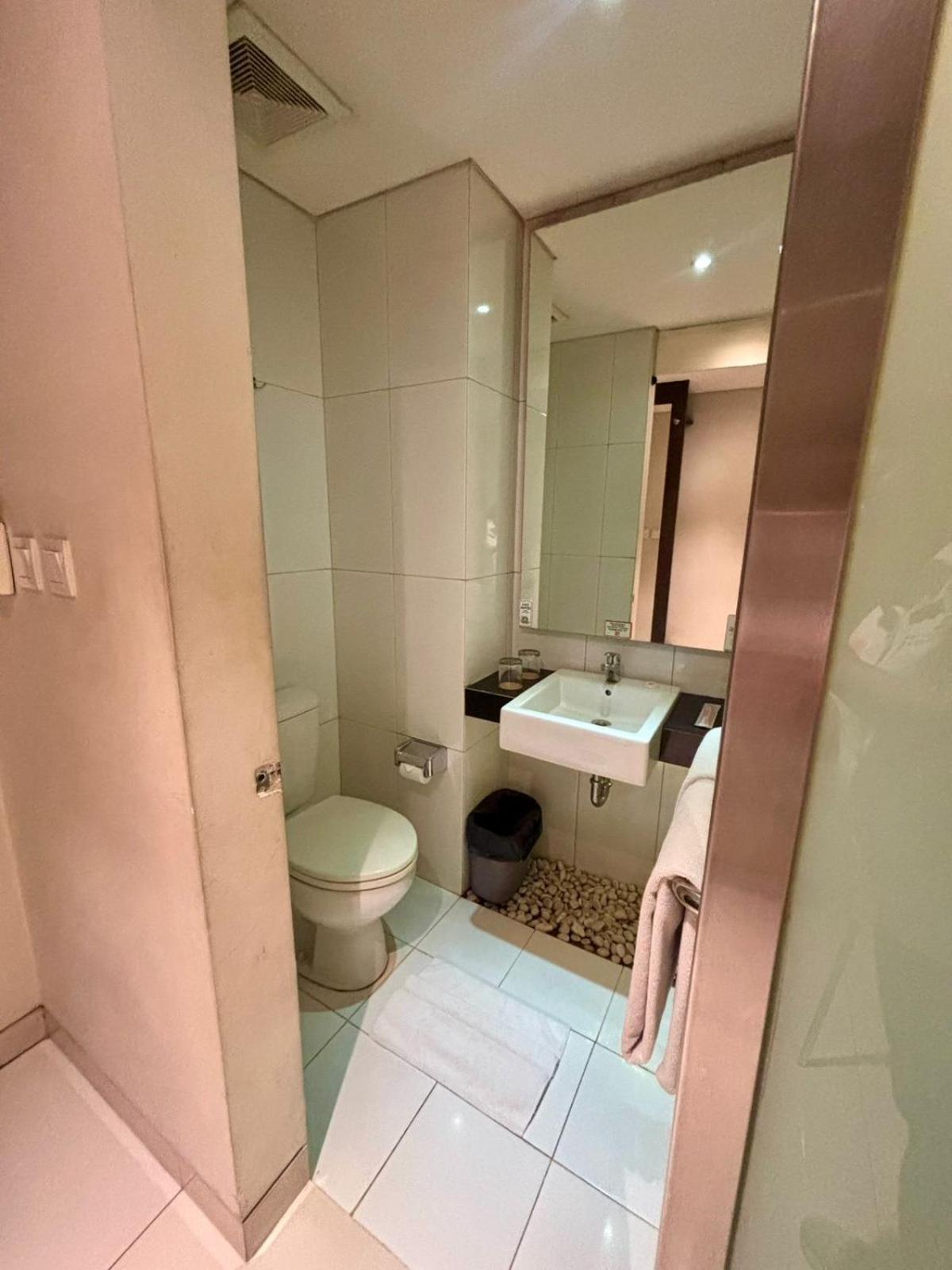 V Hotel Tebet Jakarta Exterior photo