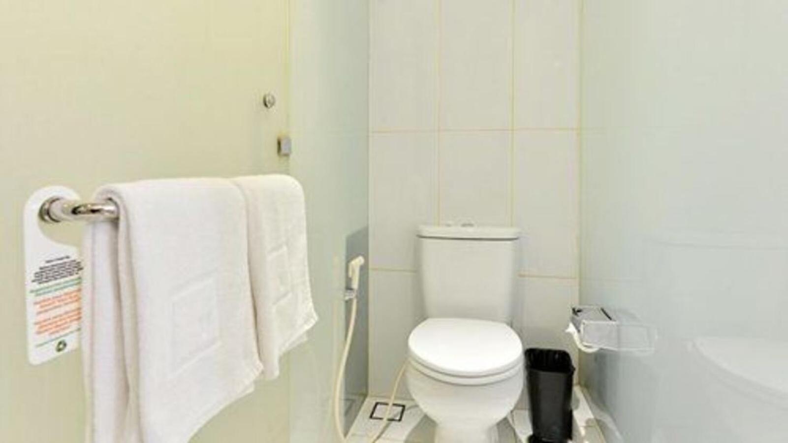 V Hotel Tebet Jakarta Exterior photo