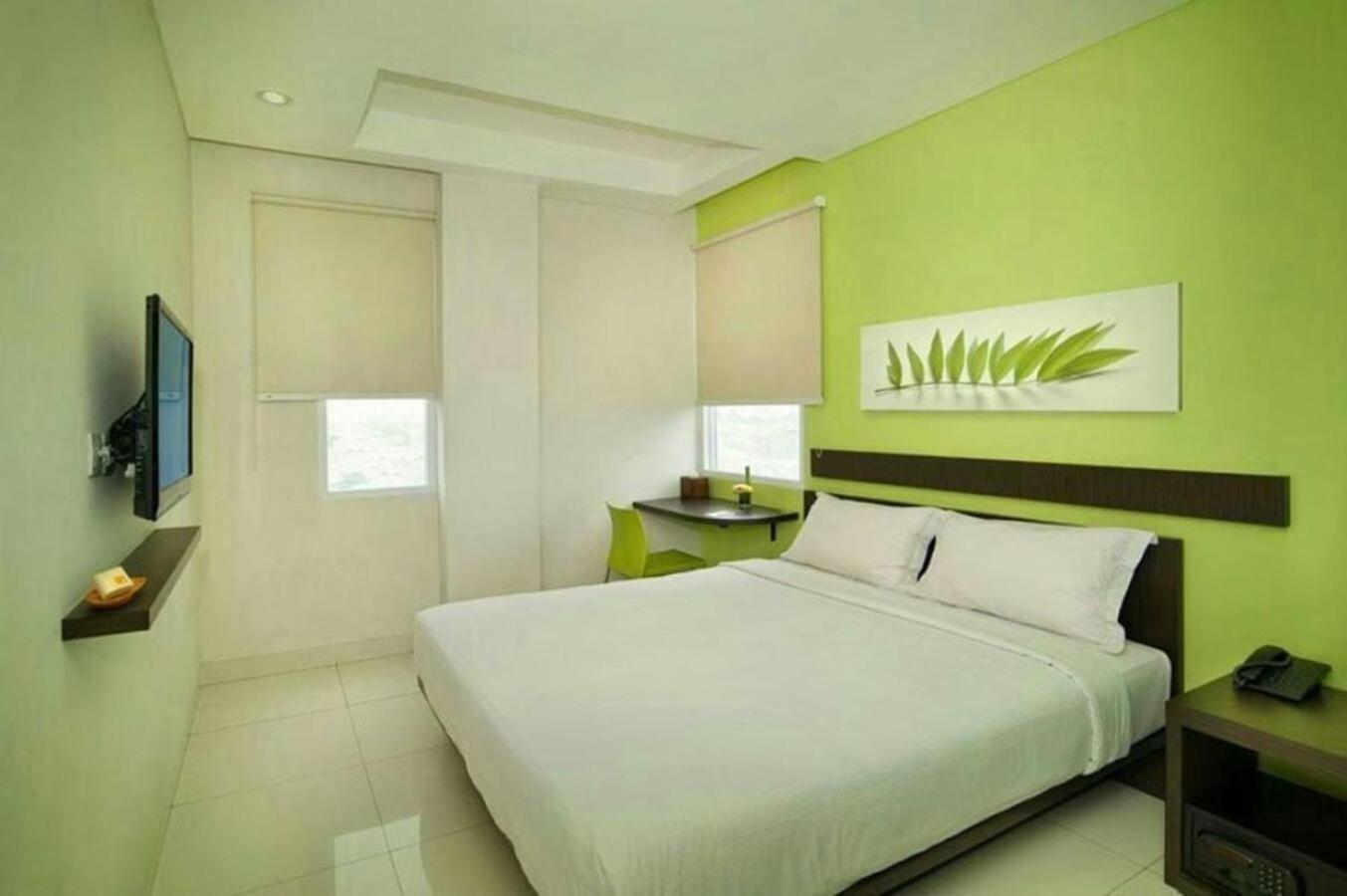 V Hotel Tebet Jakarta Exterior photo